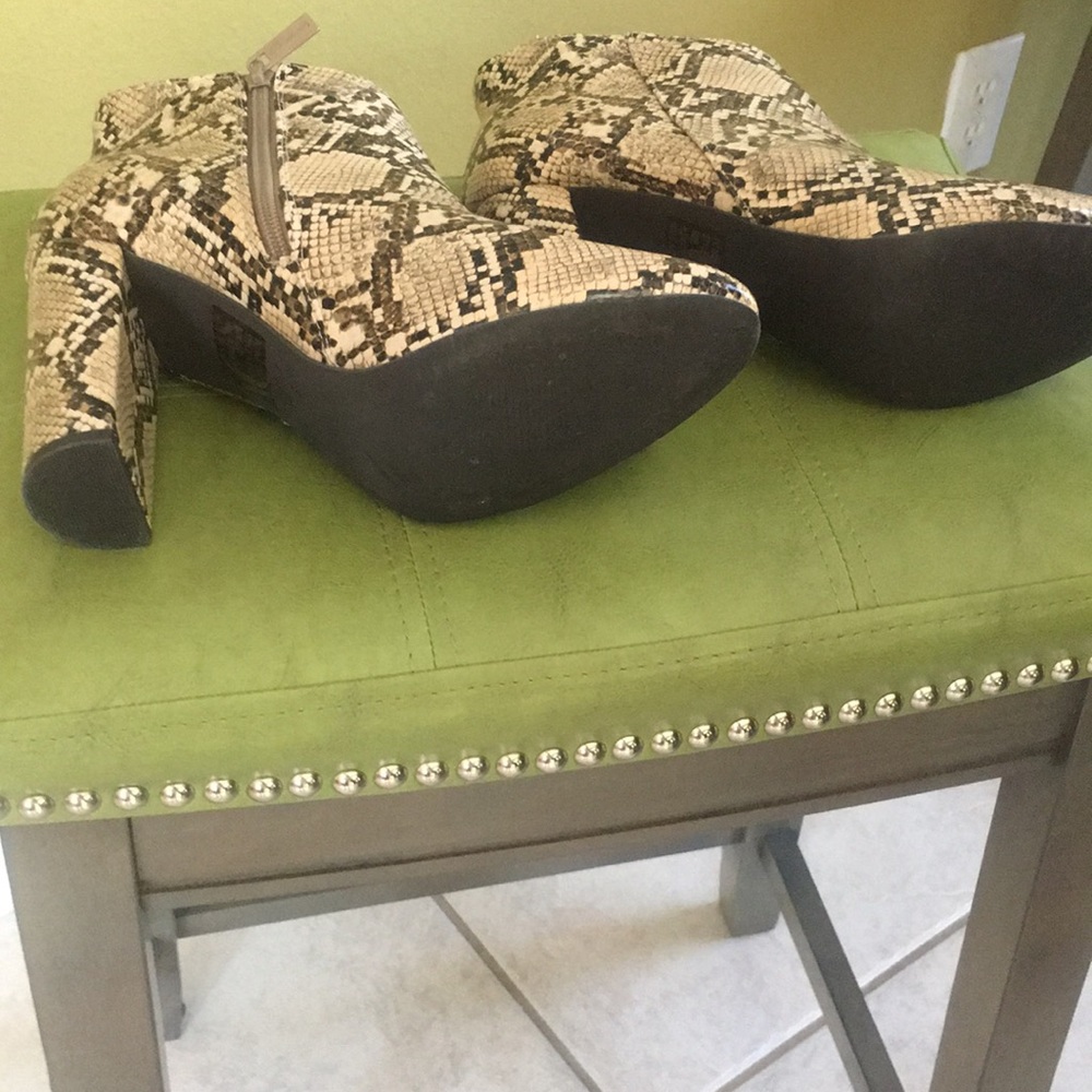 Ladies python print booties - Picture 2 of 6